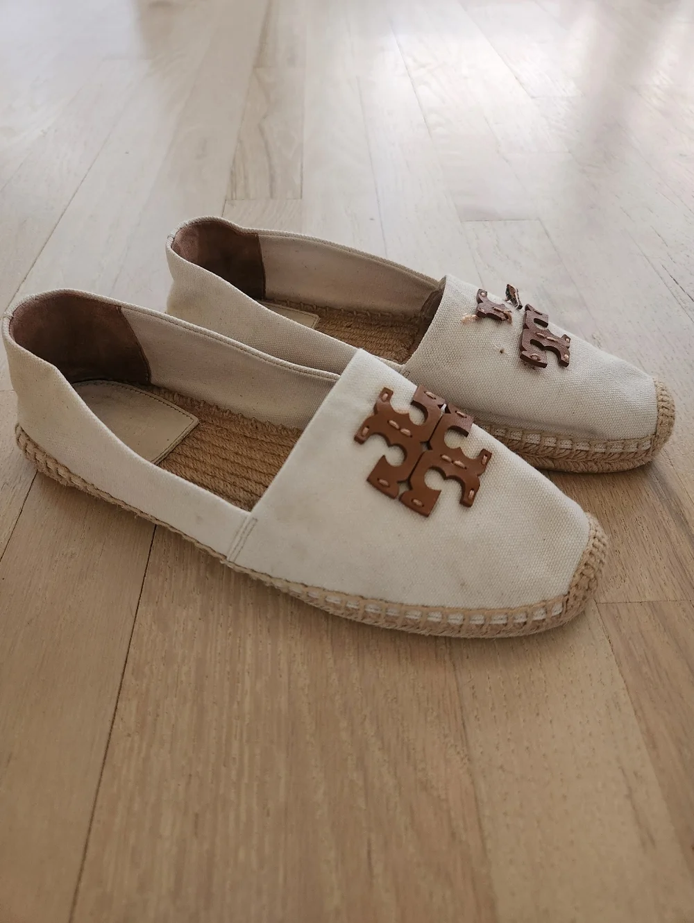 Tory Burch Everly Espadrilles Size 7.5 Ivory Canvas Logo Slip-On Flats Shoes
